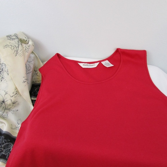 🌹Host Pick🌹Classic Red Essential Tank Top - NWOT - Picture 2 of 6